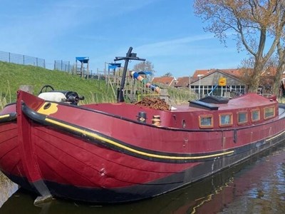 Tjalk uit 1914 met een moderne en sfeervolle inrichting Tjalk uit 1914 met een moderne en sfeervolle inrichting