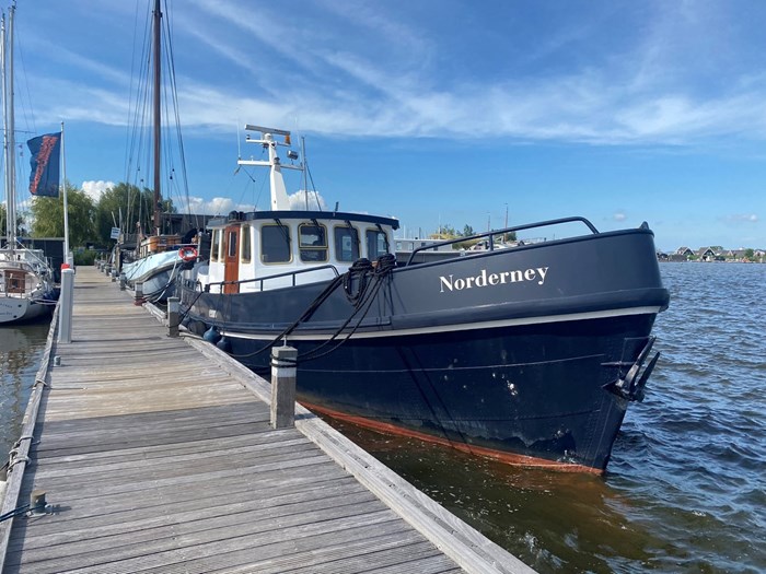 Slapen op een schip in de jachthaven van het pittoreske dorpje Monnickendam Slapen op een schip in de jachthaven van het pittoreske dorpje Monnickendam