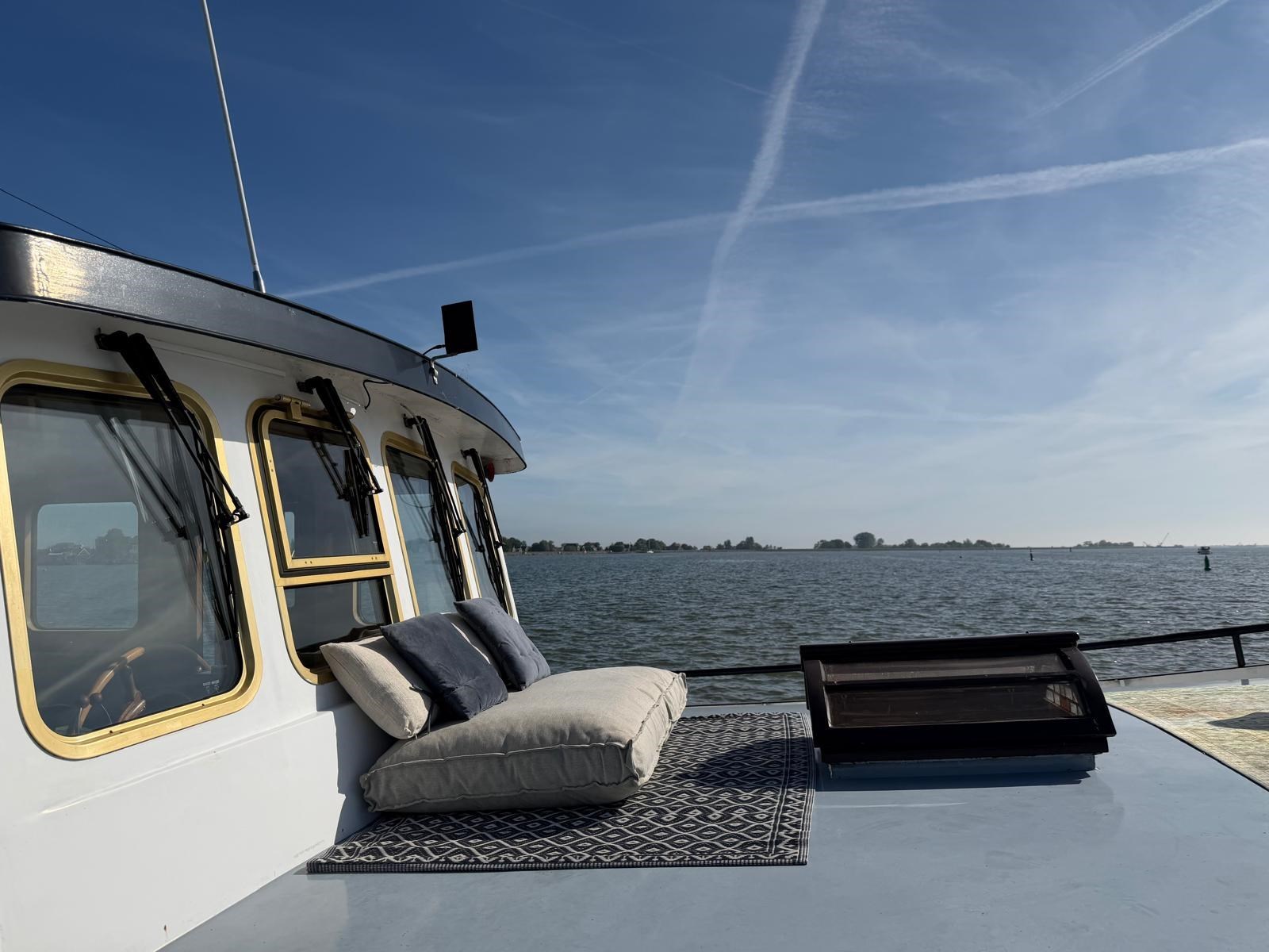 Slapen op een schip in de jachthaven van het pittoreske dorpje Monnickendam