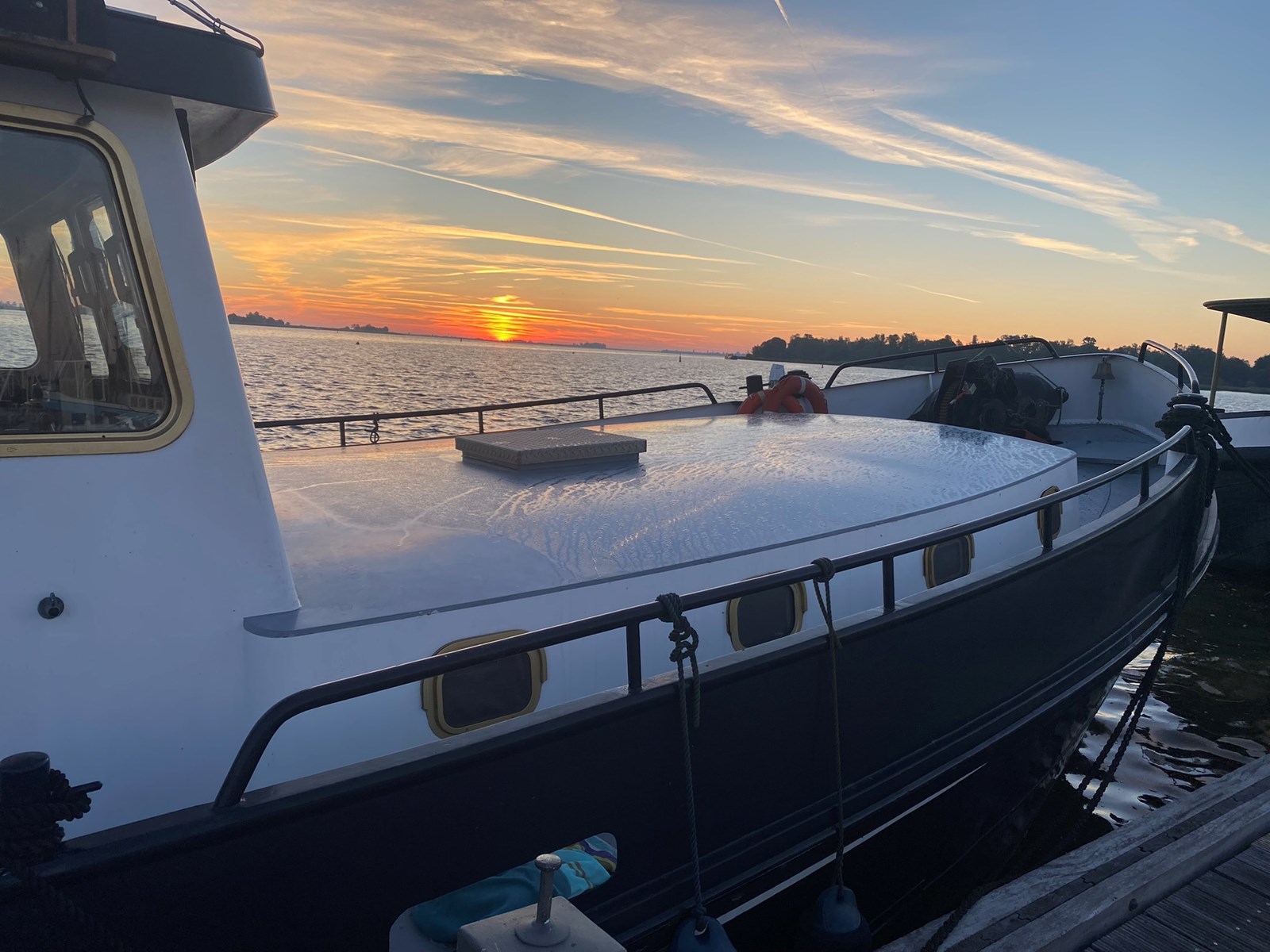 Slapen op een schip in de jachthaven van het pittoreske dorpje Monnickendam