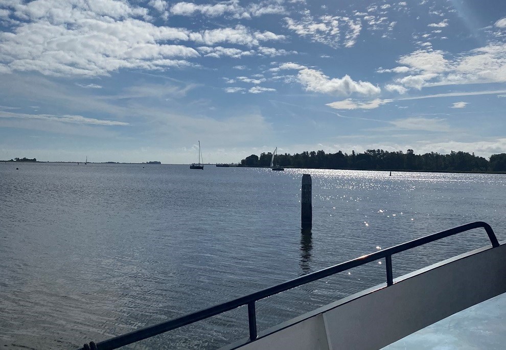 Slapen op een schip in de jachthaven van het pittoreske dorpje Monnickendam