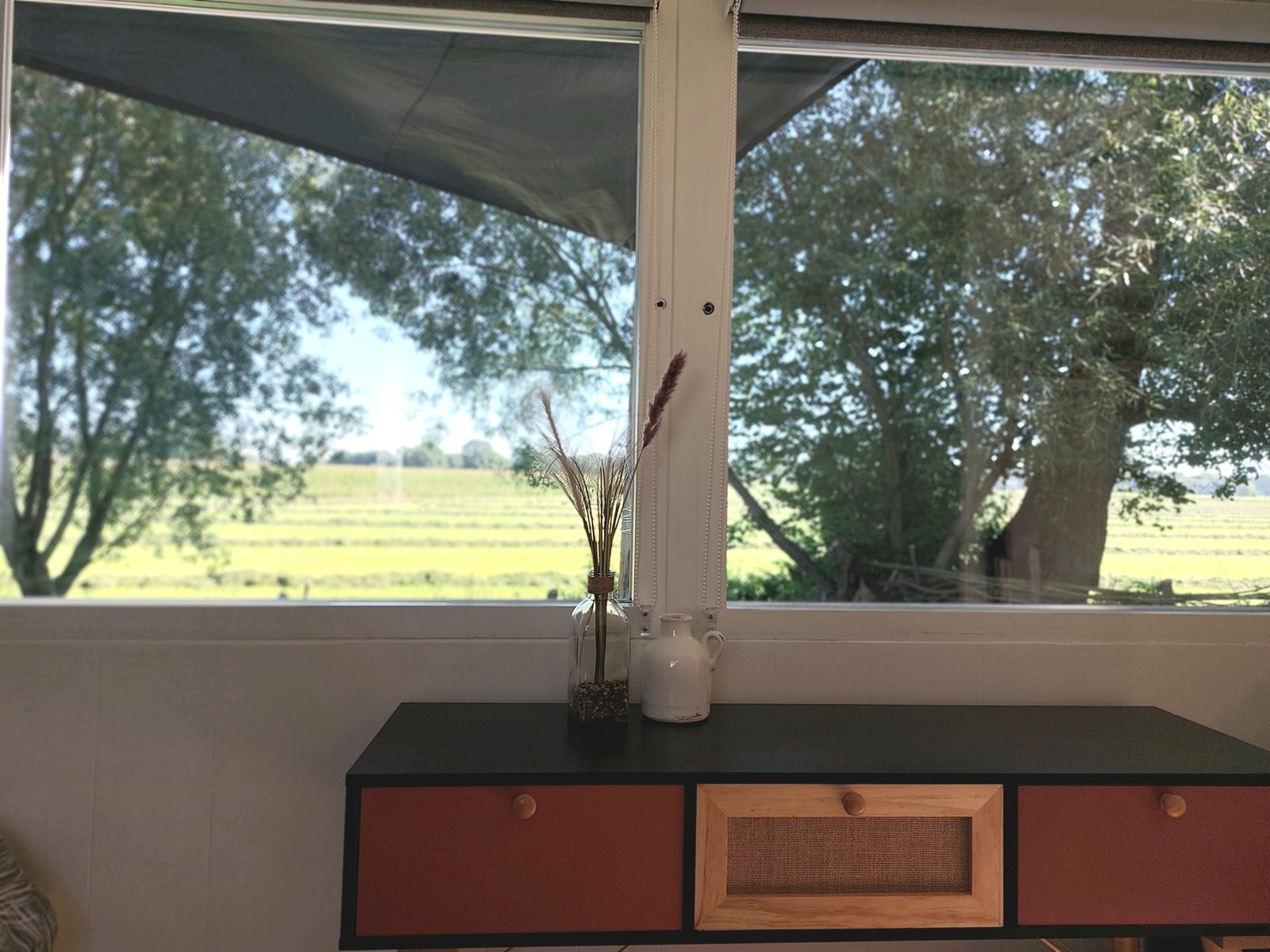 Pipowagen met een weids uitzicht over de velden