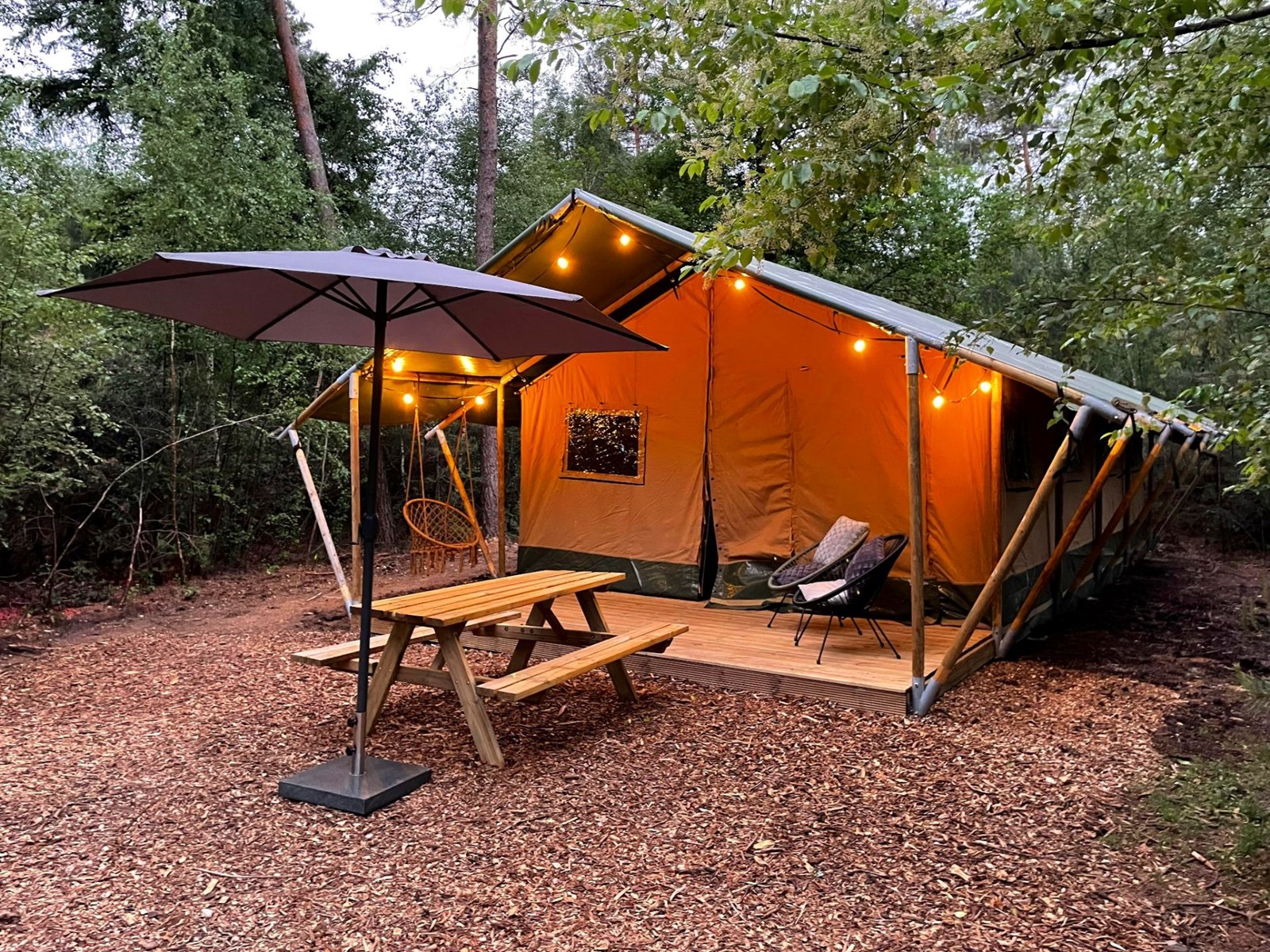 Unieke Glamping tent met ligbad