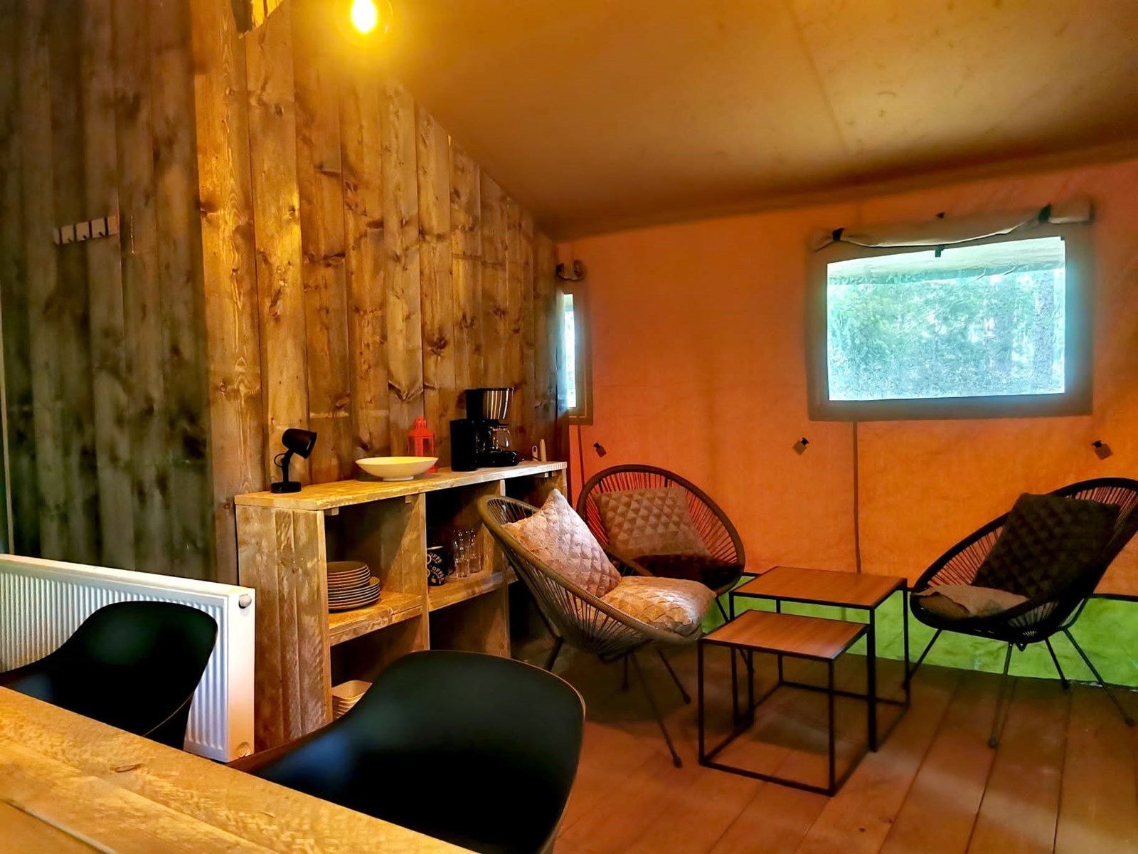 Unieke Glamping tent met ligbad