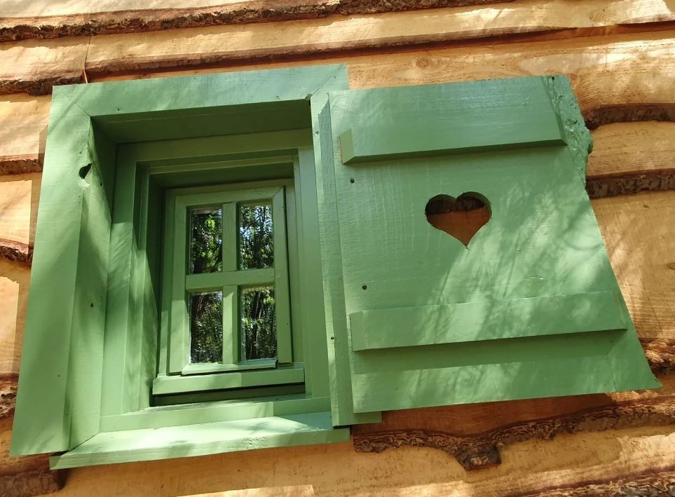 Bijzonder vormgegeven houten Cabin in de bossen