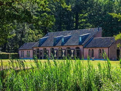 Historisch vakantiehuis met uitzicht op het Koningshuis en de royale landschapstuin Historisch vakantiehuis met uitzicht op het Koningshuis en de royale landschapstuin