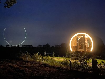 Unieke Eco-lodge in de vorm van een boomstam Unieke Eco-lodge in de vorm van een boomstam