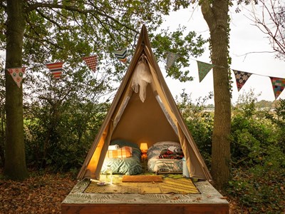 Kamperen in het kleinste tentje op de eco-camping Kamperen in het kleinste tentje op de eco-camping