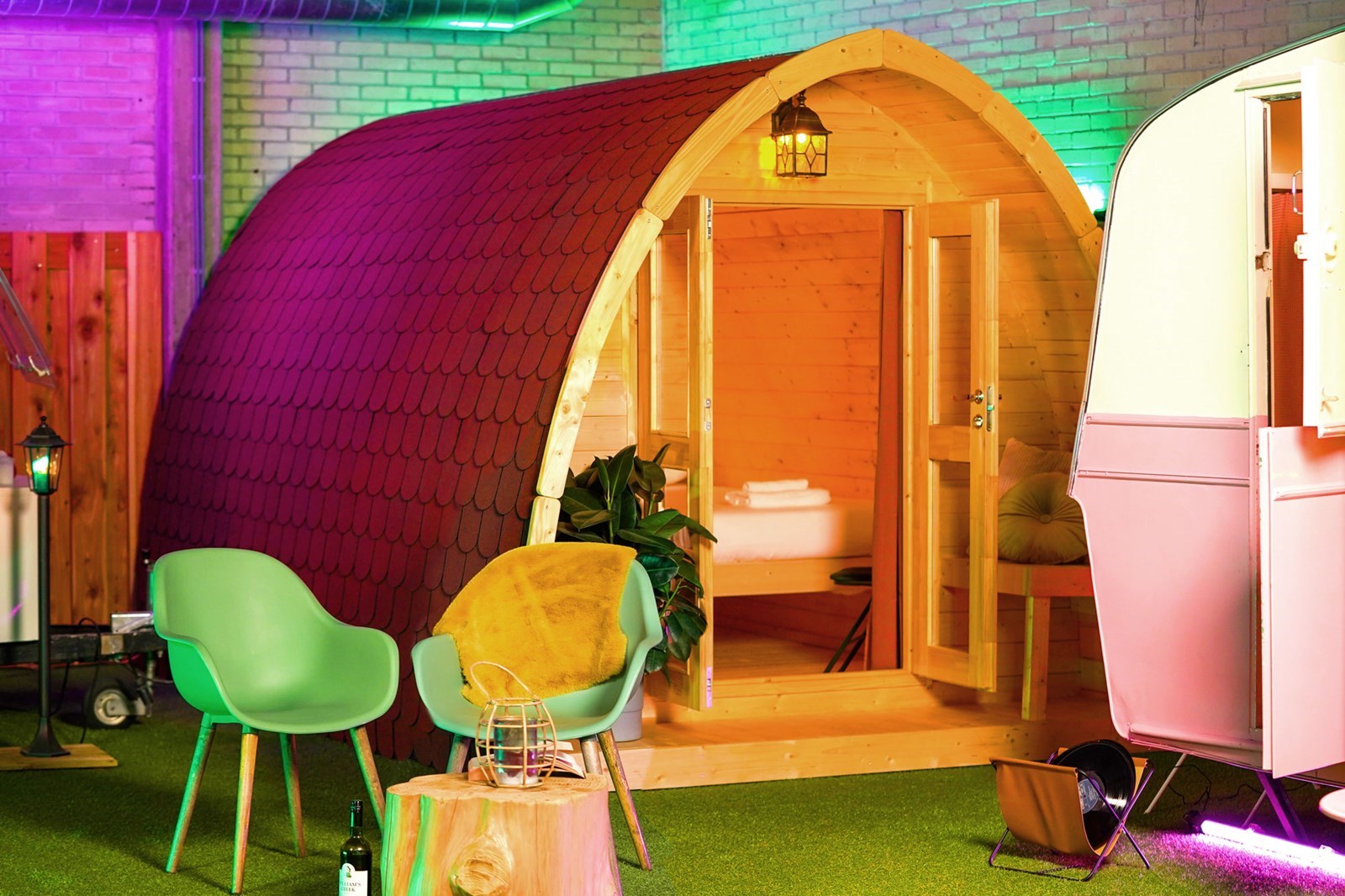 Camping Pod op een indoor camping in Amsterdam