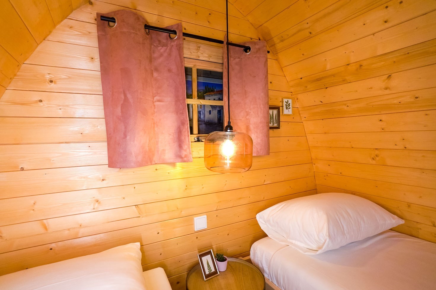 Camping Pod op een indoor camping in Amsterdam