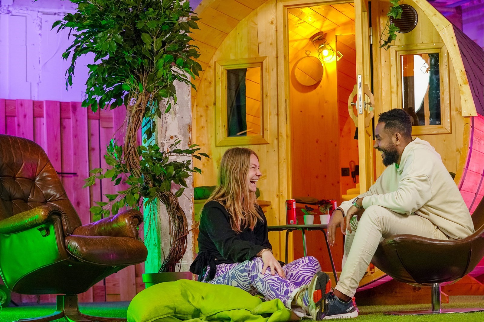 Slaap in een Barrel op een indoor camping in Amsterdam