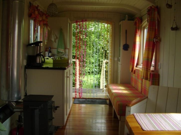 Pipowagen met balkon en bedstee