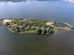 Indianen tipi voor 4 personen op een onbewoond eiland Indianen tipi voor 4 personen op een onbewoond eiland
