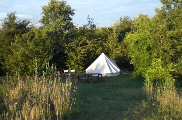 Bell tent op een onbewoond eiland