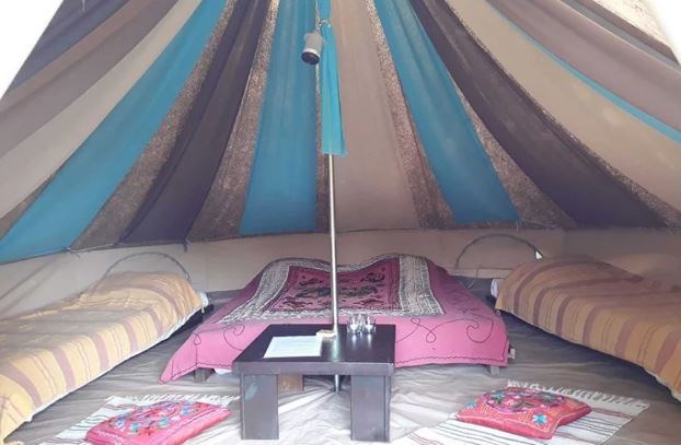 Bell tent op een onbewoond eiland