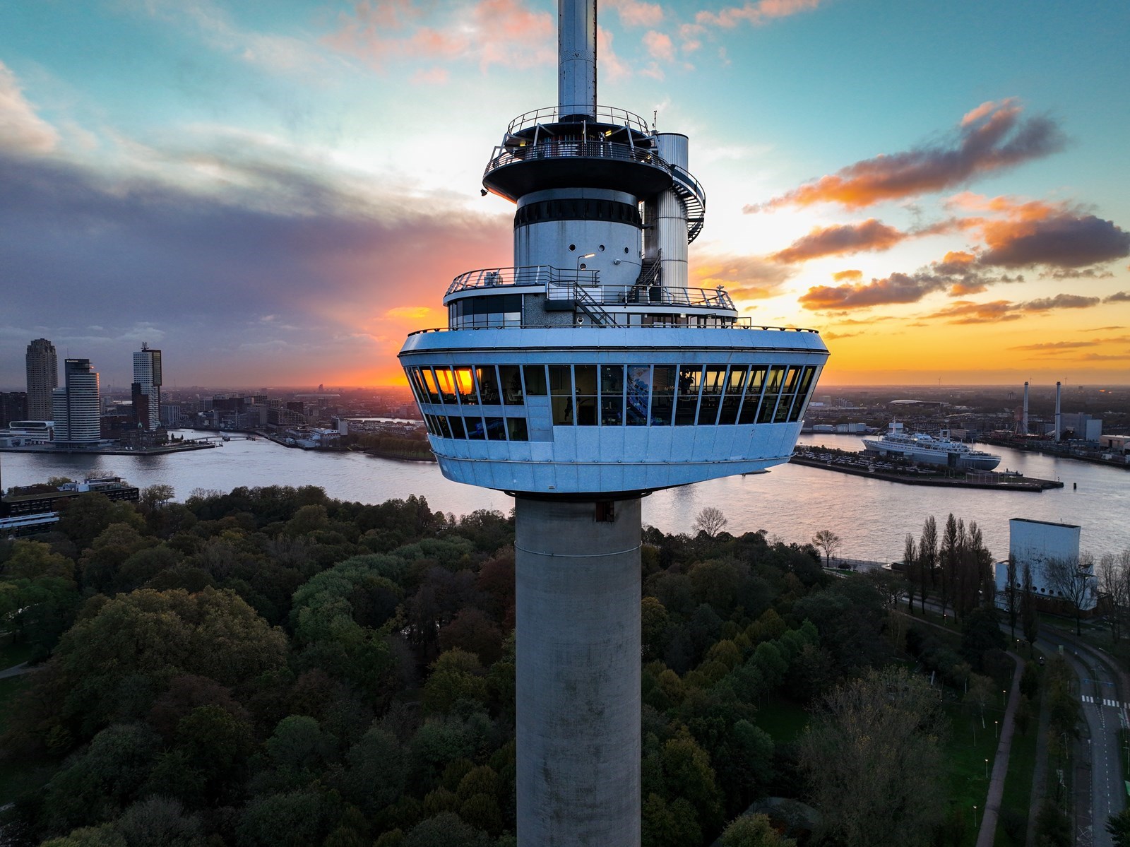 Slapen bovenop de Euromast in Rotterdam