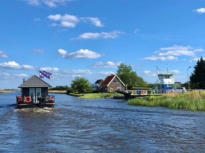Slapen op het water in een VaarHuis Slapen op het water in een VaarHuis