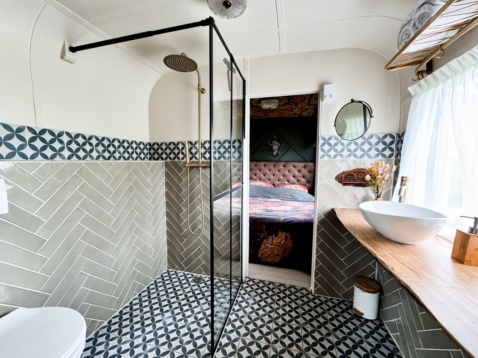 Sfeervolle Pipowagen tussen de dieren