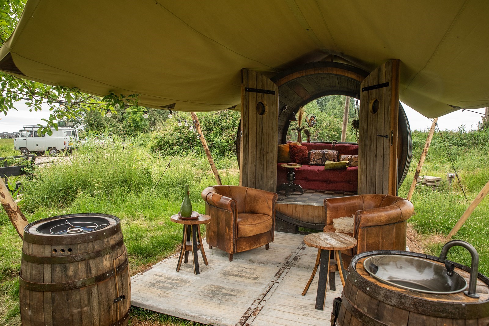Wijnvat omgebouwd tot het kleinste Tiny House van Nederland