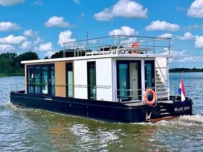 Overnachten aan het Sneekermeer in een uniek Homeship Overnachten aan het Sneekermeer in een uniek Homeship