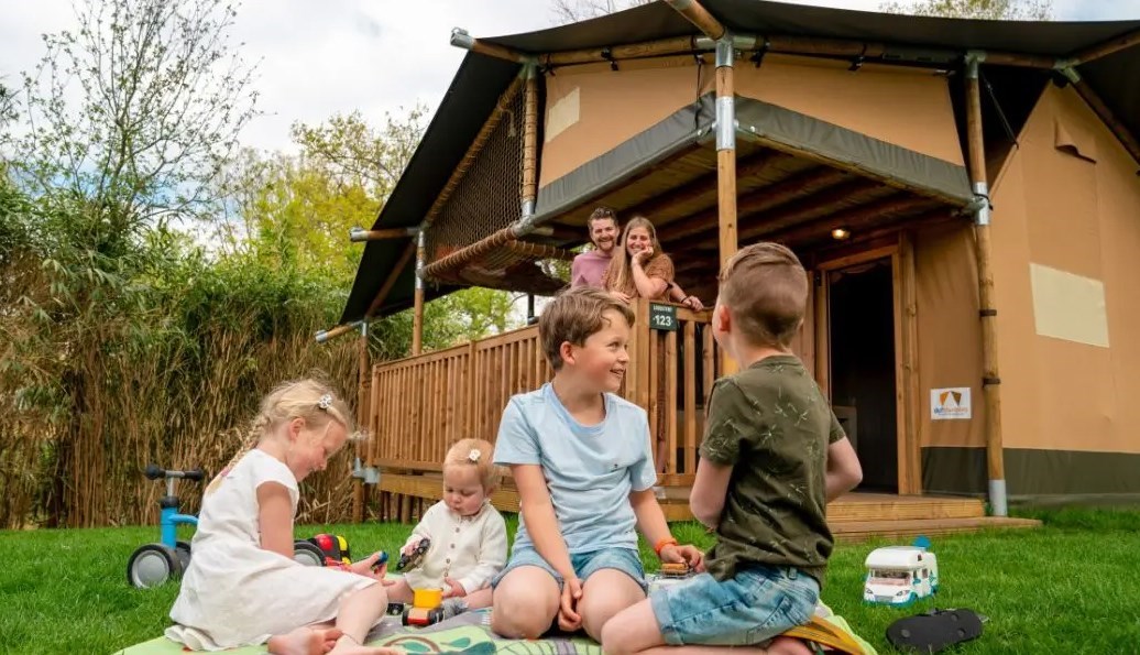 Grote Glamping tent met douche en toilet