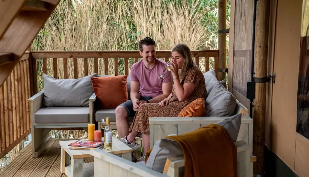 Grote Glamping tent met douche en toilet