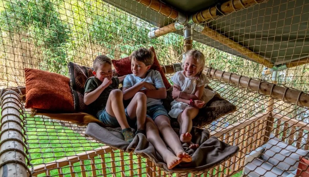 Grote Glamping tent met douche en toilet