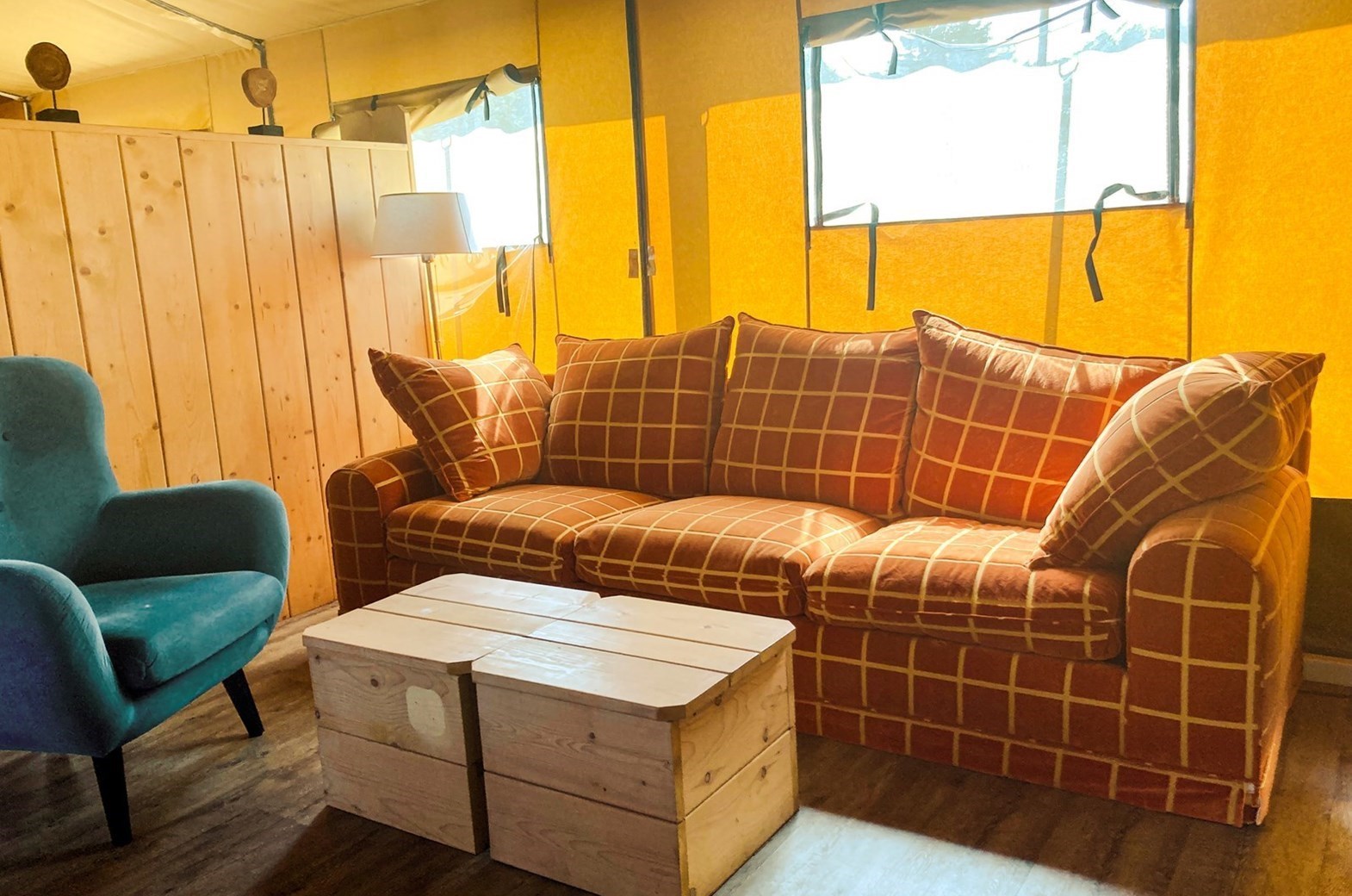 Luxe 6 persoons Lodgetent op een Natuurkampeerterrein