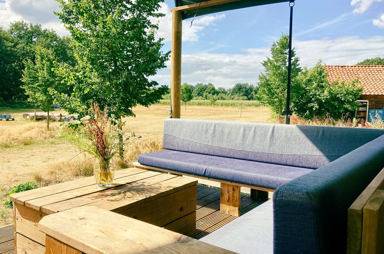 Luxe 6 persoons Lodgetent op een Natuurkampeerterrein