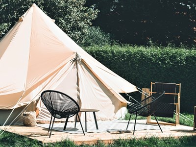 Bell tent op een mini-glamping met kampvuur en kippen Bell tent op een mini-glamping met kampvuur en kippen
