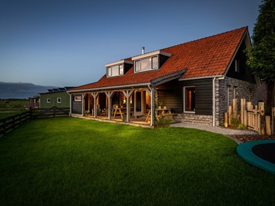 Vakantieboerderij voor 12 personen gebouwd van lokaal bomenhout Vakantieboerderij voor 12 personen gebouwd van lokaal bomenhout