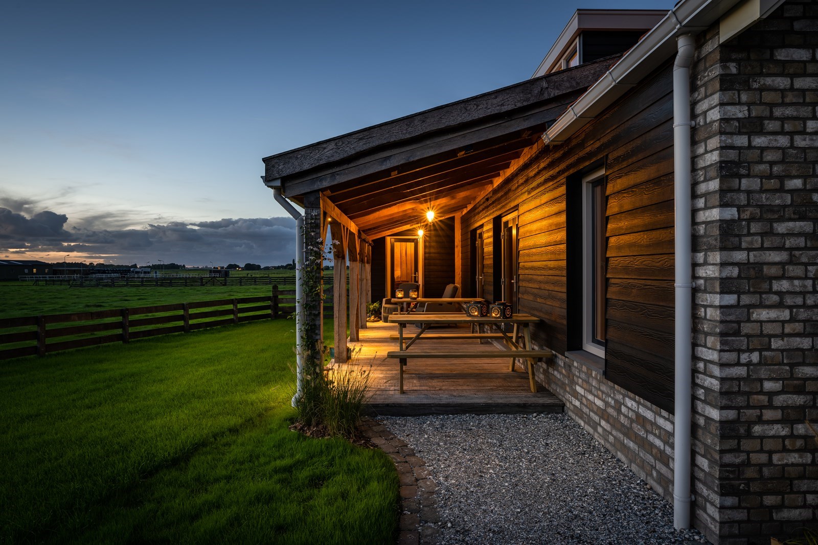 Vakantieboerderij voor 12 personen gebouwd van lokaal bomenhout