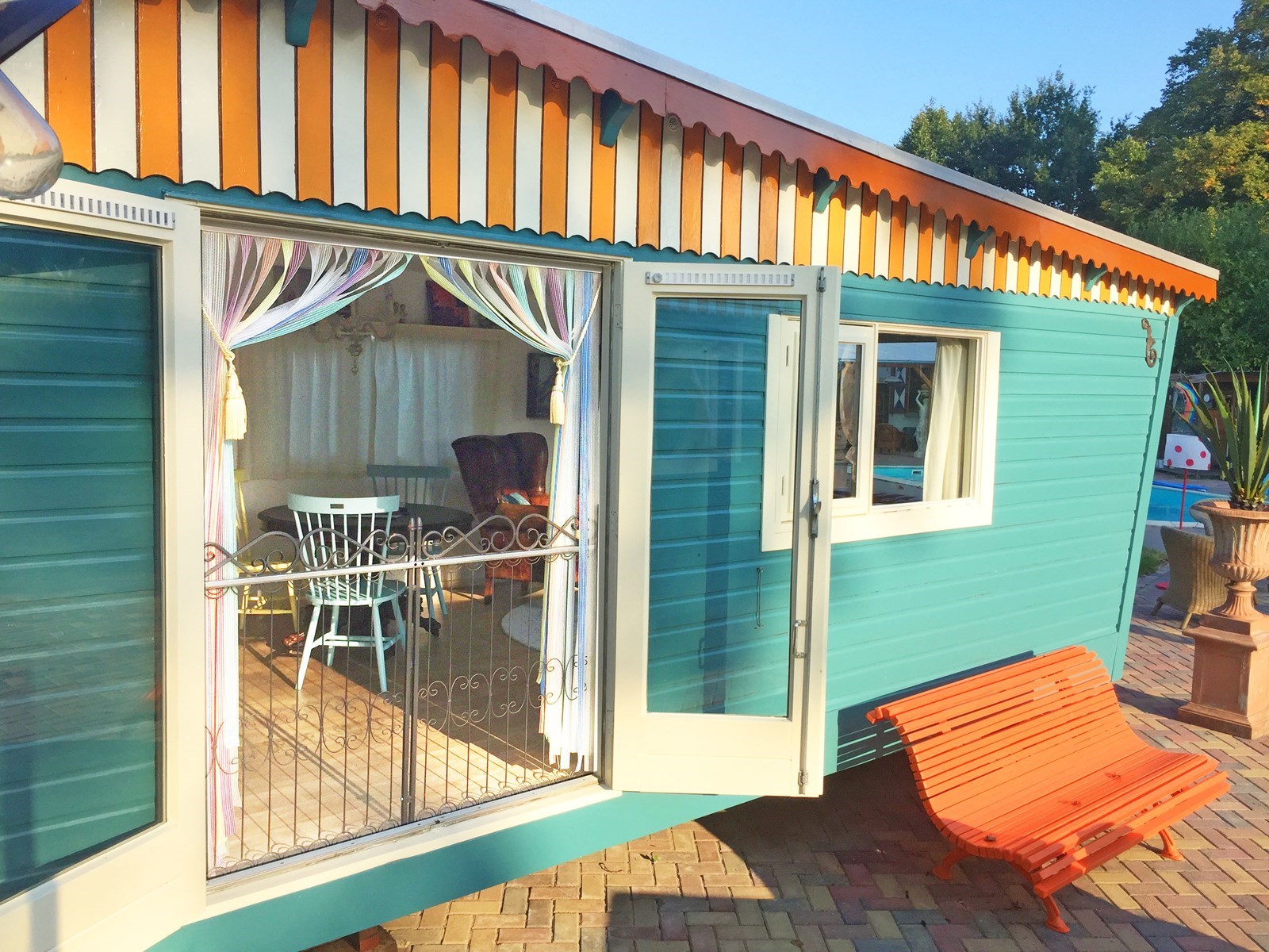 Vrolijk vrijstaand chalet, landelijk gelegen en toch vlakbij centrum Utrecht.