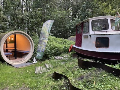 Unieke overnachting in een Kajuitboot op het droge Unieke overnachting in een Kajuitboot op het droge