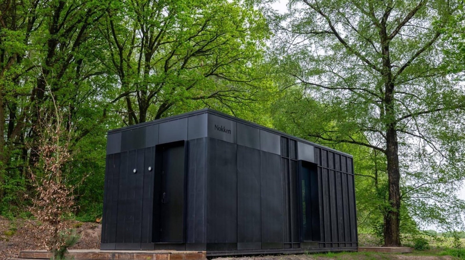 Cabin aan de rand van het bos met vrij uitzicht over een glooiend landschap