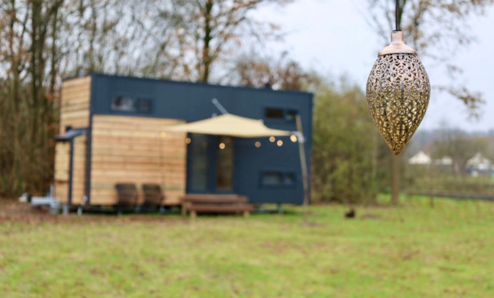 Tiny house mét hottub direct aan een boomgaard 