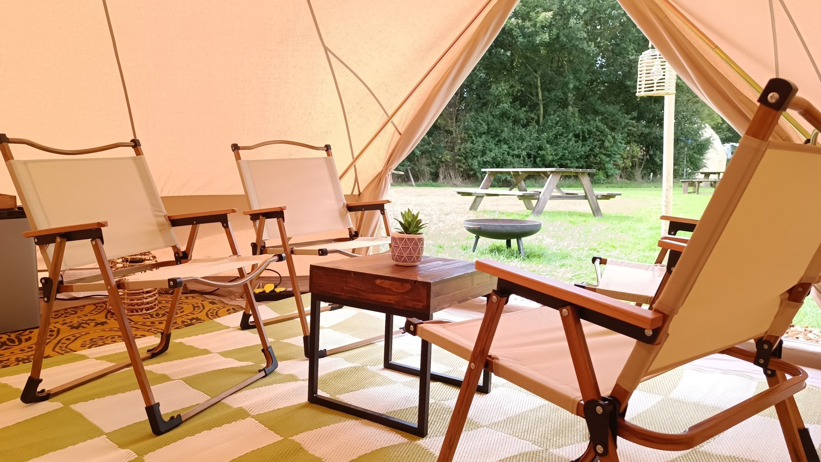 Bell tent op een kleinschalige camping in Friesland