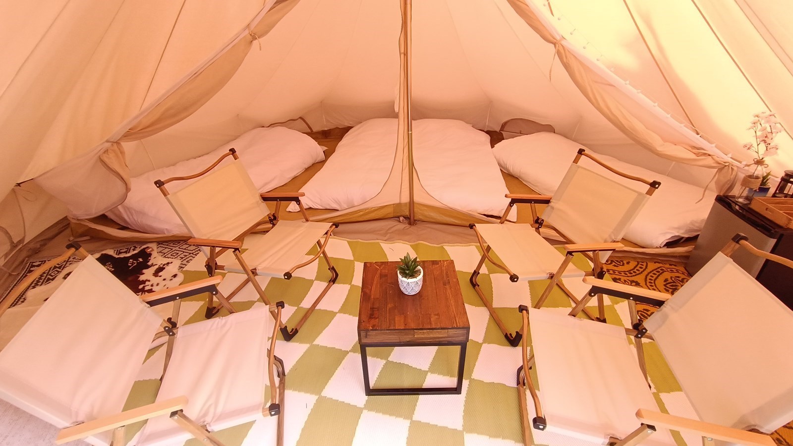 Bell tent op een kleinschalige camping in Friesland