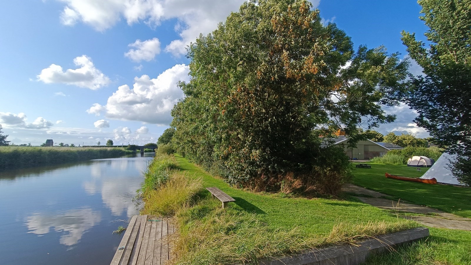 Origineel overnachten in een Tipi met je eigen kano