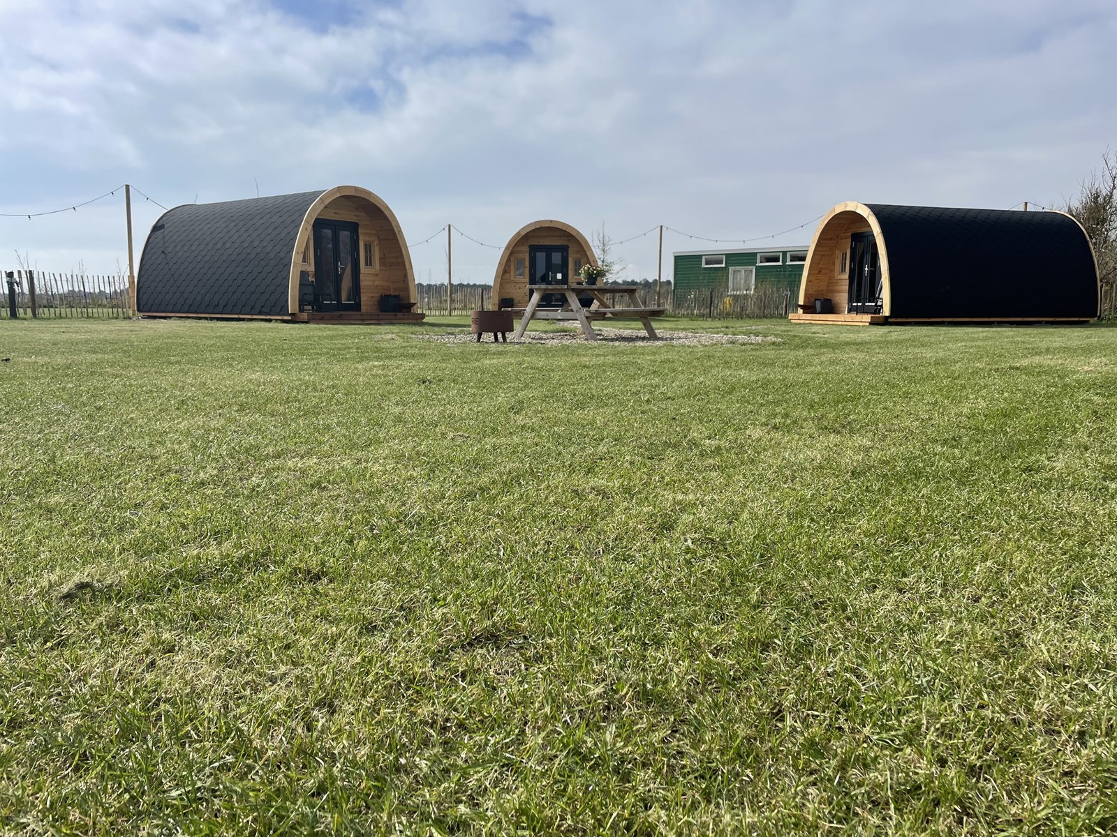 Pod met uitzicht op de duinen en op 10 minuten fietsen naar het strand