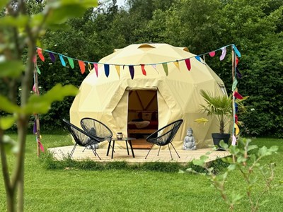 Slapen in een Thaise Dome met sterrendak Slapen in een Thaise Dome met sterrendak