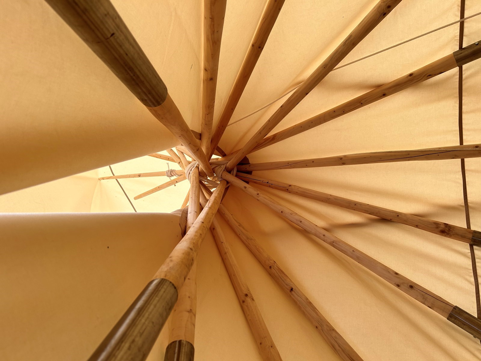 Origineel overnachten in een Tipi tent