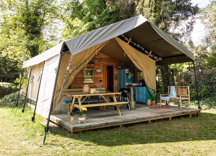Glamping in een vrolijke safaritent