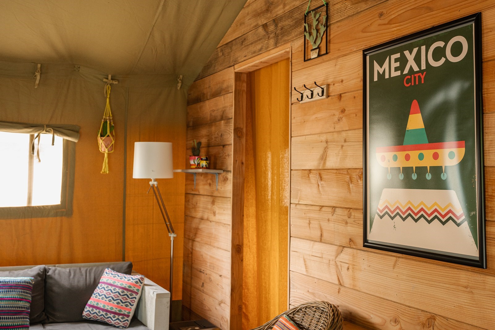 Glamping in een vrolijke safaritent