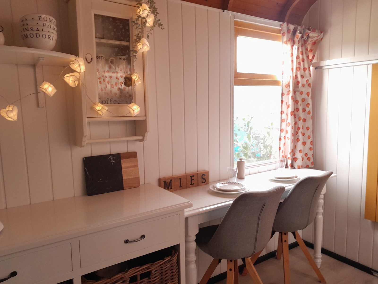 Logeren in een Pipowagen met bedstee