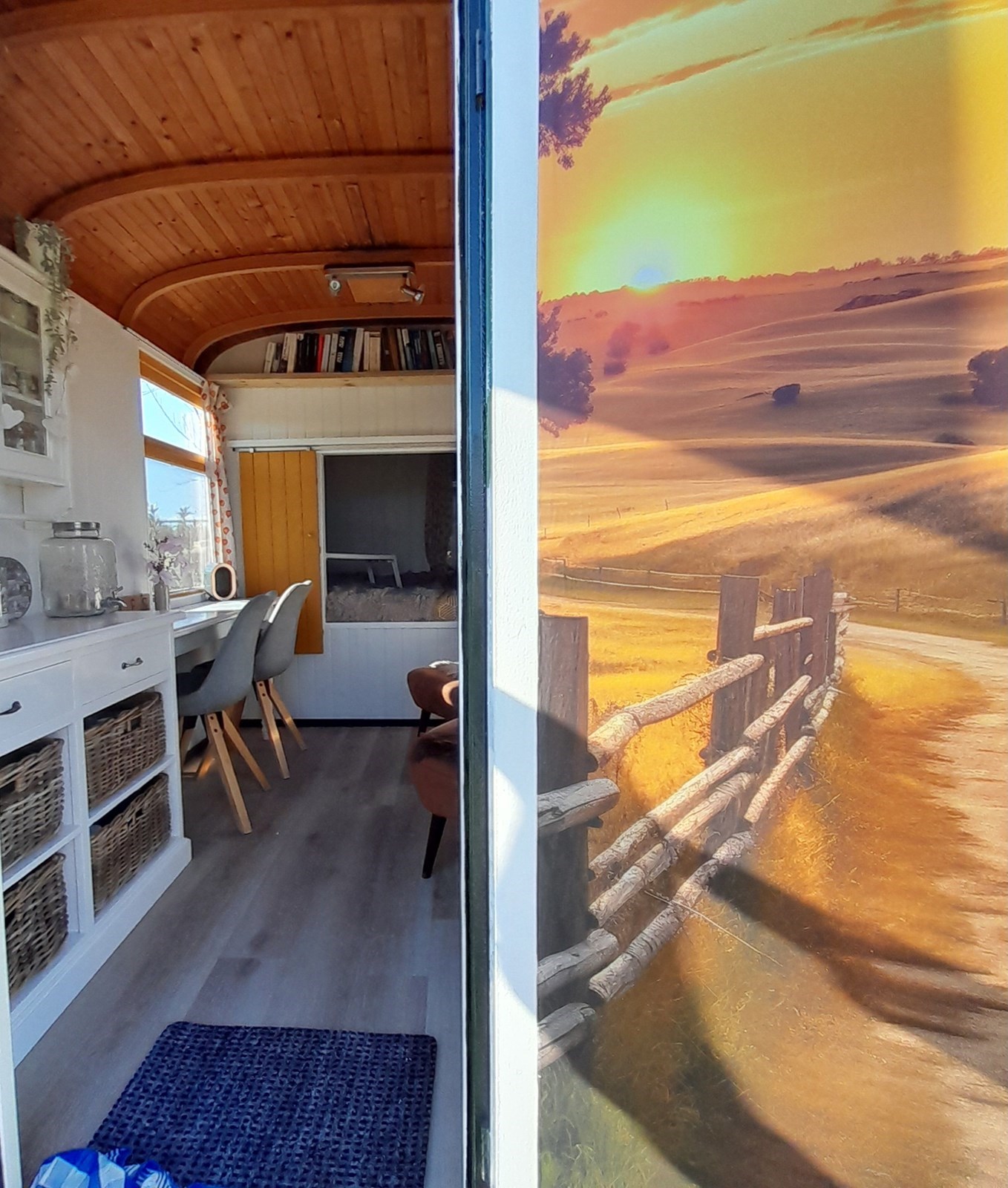 Logeren in een Pipowagen met bedstee