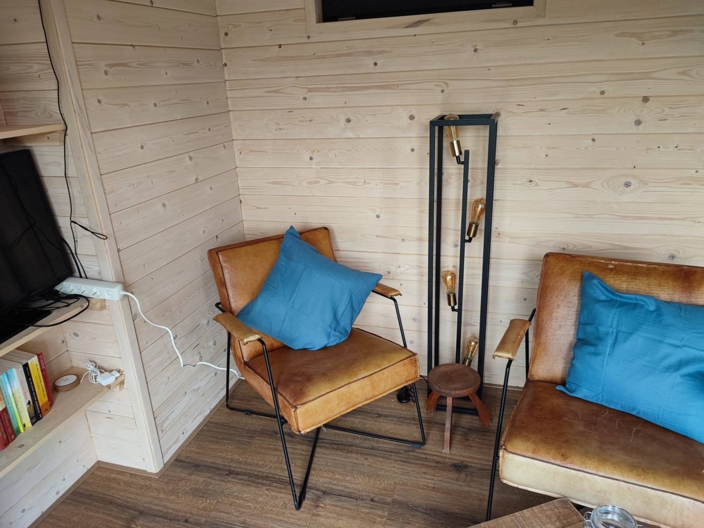 Gezellige Pipowagen aan de grote vijver