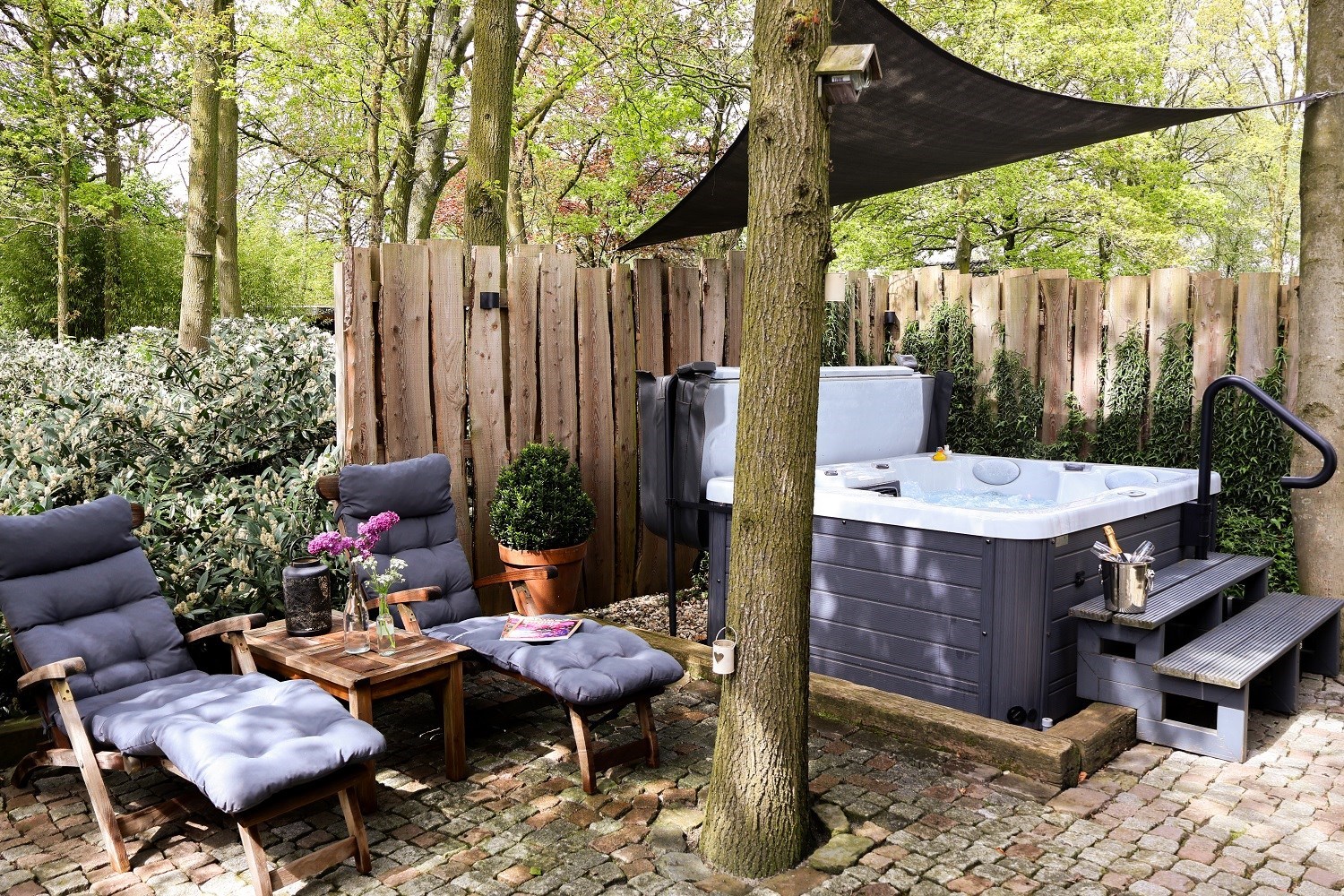 Wellnesshuisje met sauna en jacuzzi