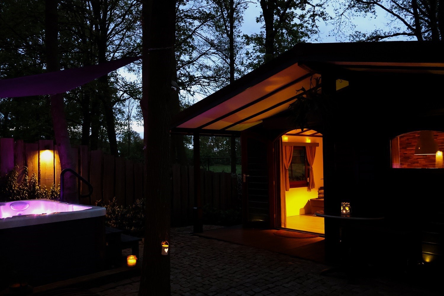 Wellnesshuisje met sauna en jacuzzi