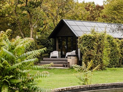Heerlijk genieten in de Offgrid Cabin met houtgestookte hottub Heerlijk genieten in de Offgrid Cabin met houtgestookte hottub